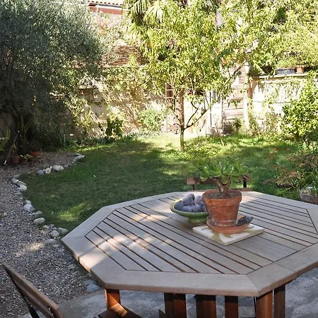 Chambres D'hotes Hors-scene Bed and Breakfast Τουλούζη