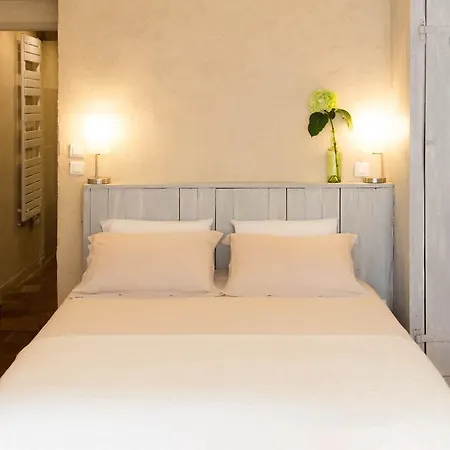 Chambres D'hotes Hors-scene Bed & Breakfast